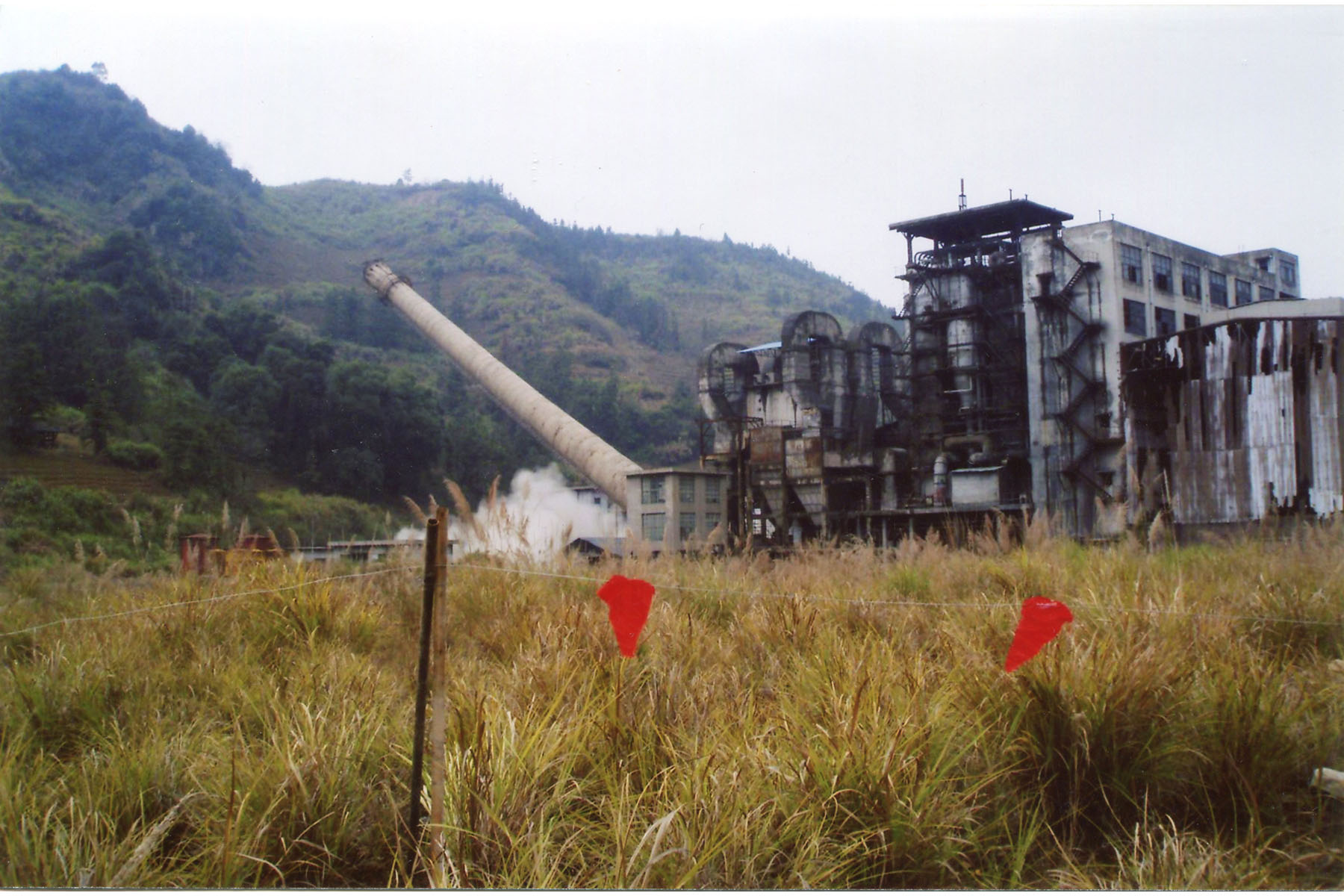 大田縣益源水泥廠煙囪拆除爆破2.jpg